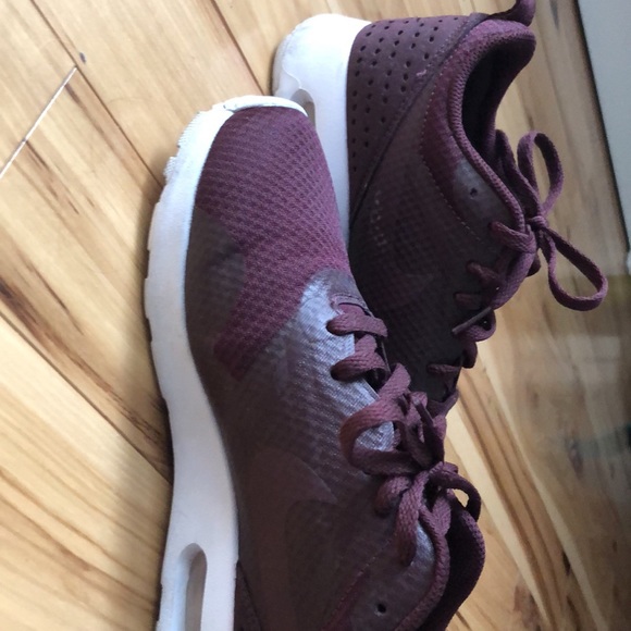 Maroon Nike Max Tavas - Picture 3 of 6